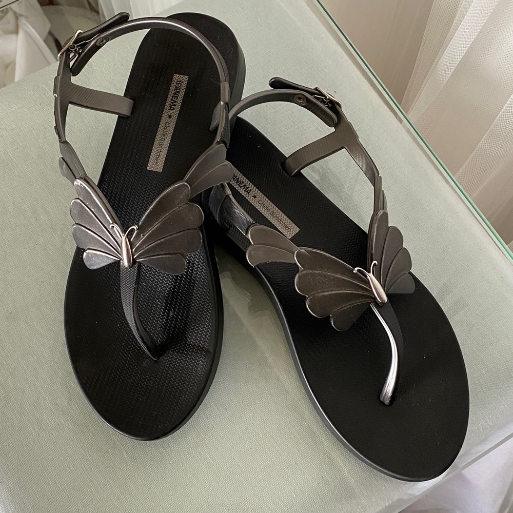 Ipanema Gisele Bründchen  Black Metallic Gun Metal Colour Butterfly Sandals Sz 9